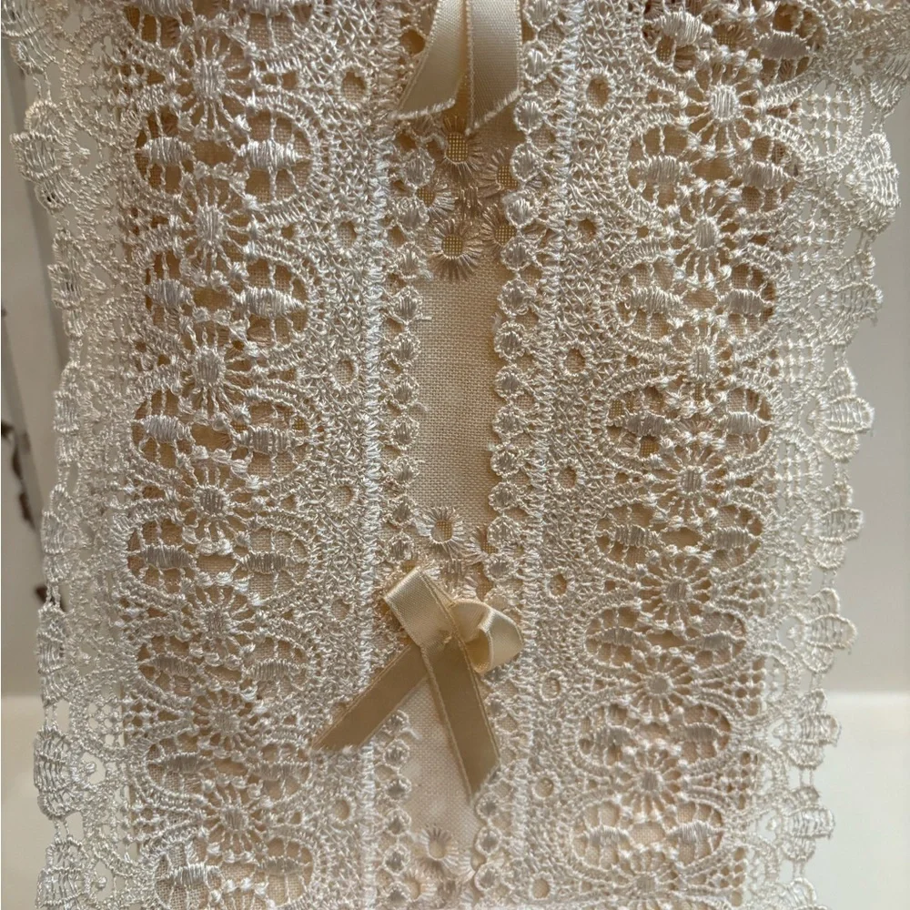 Vintage Toilet Paper Roll Holder Hand made 2 Roll Italian Lace Crochet
